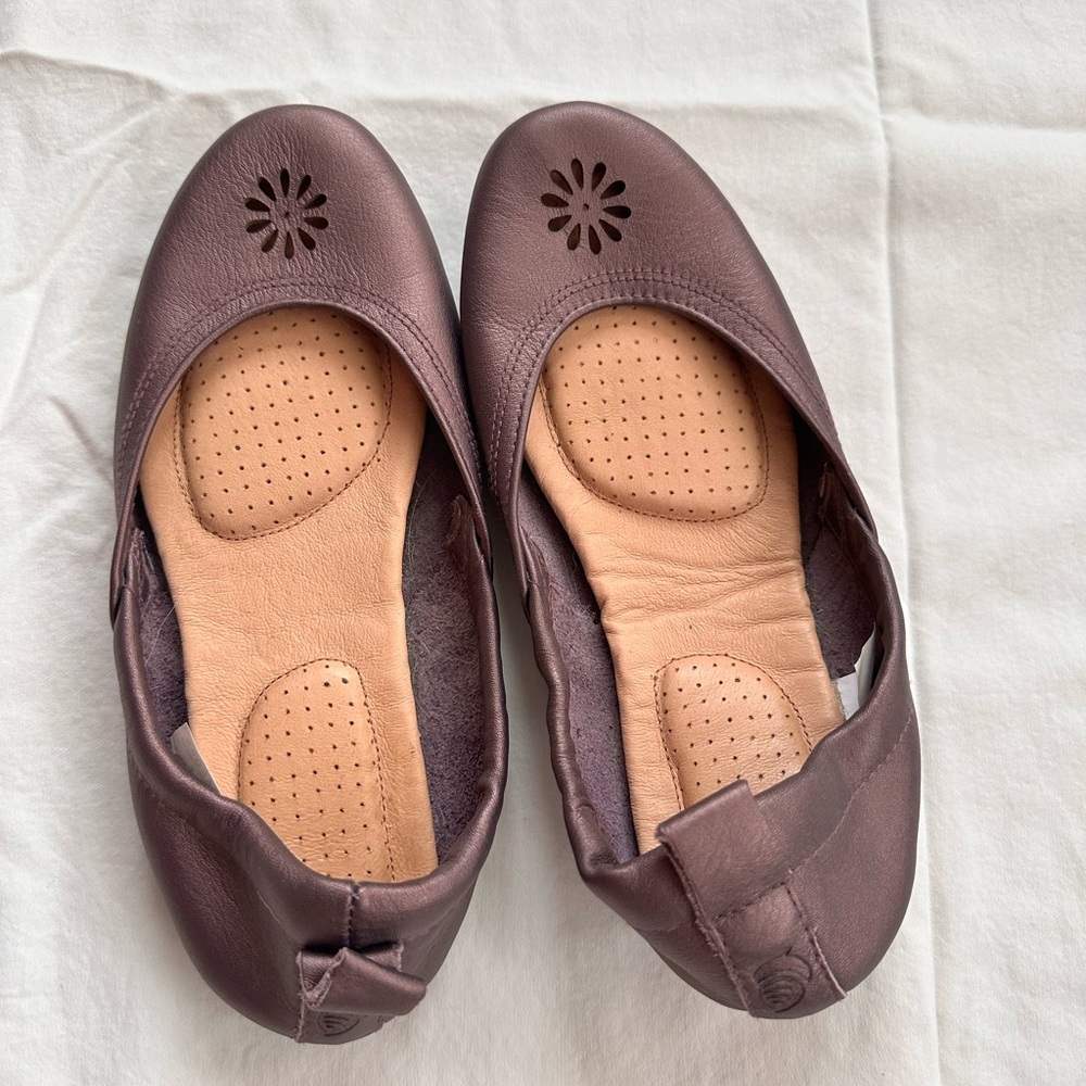 Size 7 Acorn bronze color ballet flats
